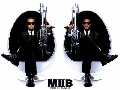 Смотреть онлайн Люди в черном 2 / Men in Black II (2002)